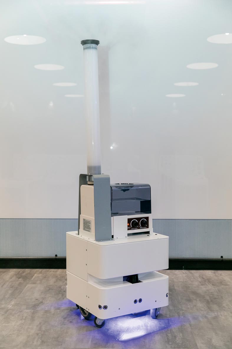 東元3日發(fā)表智慧UVC消毒防疫機器人，以3D列印技術(shù)，制作雙向360度全面向噴頭，進行大面積的噴霧消毒。圖／東元提供